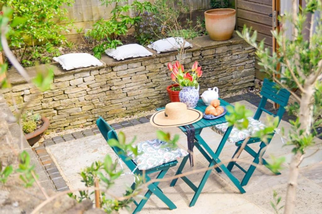 Bright & Beautiful Open Plan Coach House Painswick Villa Bagian luar foto